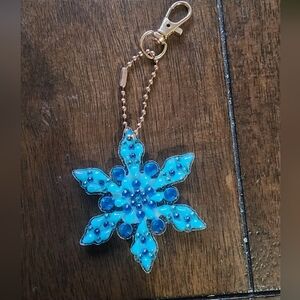 Elegant Blue Snowflake Key Holder